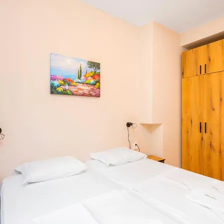 Apartamento Spacious 2bd Near Ndk With Workspace