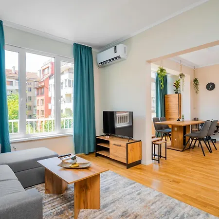 Apartamento Spacious 2bd Near Ndk With Workspace