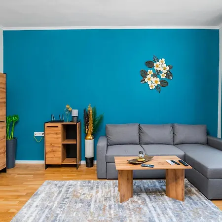 Spacious 2bd Near Ndk With Workspace Apartamento Sófia