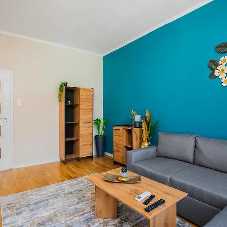 Spacious 2bd Near Ndk With Workspace *