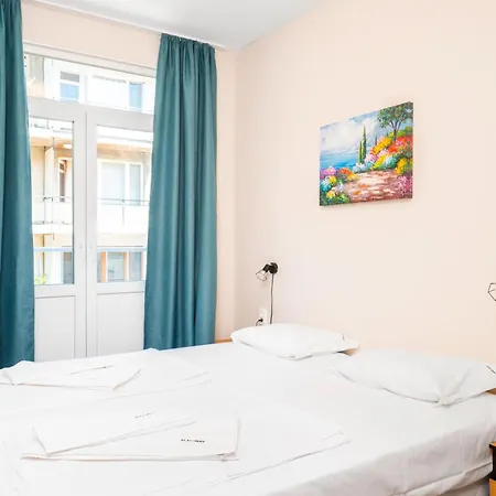 Spacious 2bd Near Ndk With Workspace By Flat Mаnager