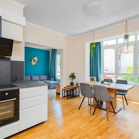 Spacious 2bd Near Ndk With Workspace Апартаменты