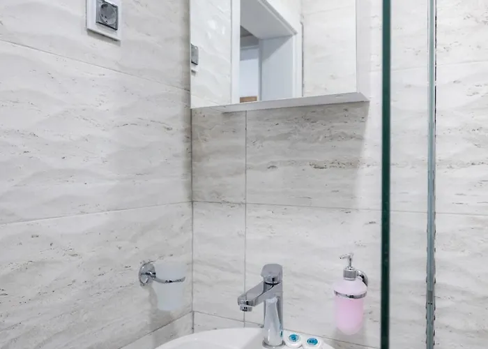 Spacious 2bd Near Ndk With Workspace By Flat Mаnager アパート