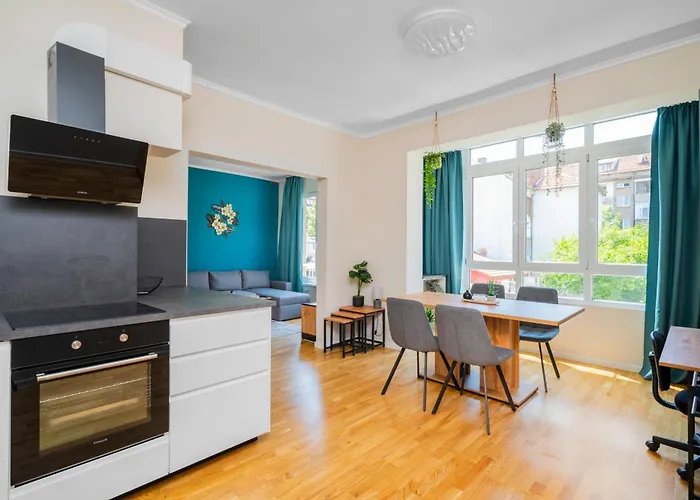 Spacious 2bd Near Ndk With Workspace By Flat Mаnager Lägenhet